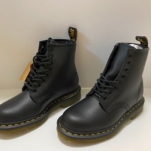 Dr. Martens - 1460 SLIP RESISTANT LEATHER LACE UP BOOTS